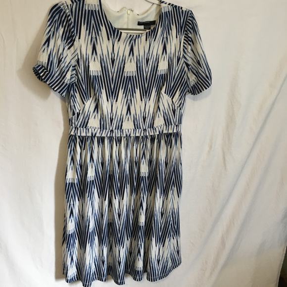 Maggie London navy and white short sleeve easy care dress size 8 geometric print - Picture 1 of 11